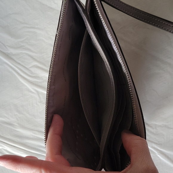 Michael Kors clutch purch - Picture 3 of 4